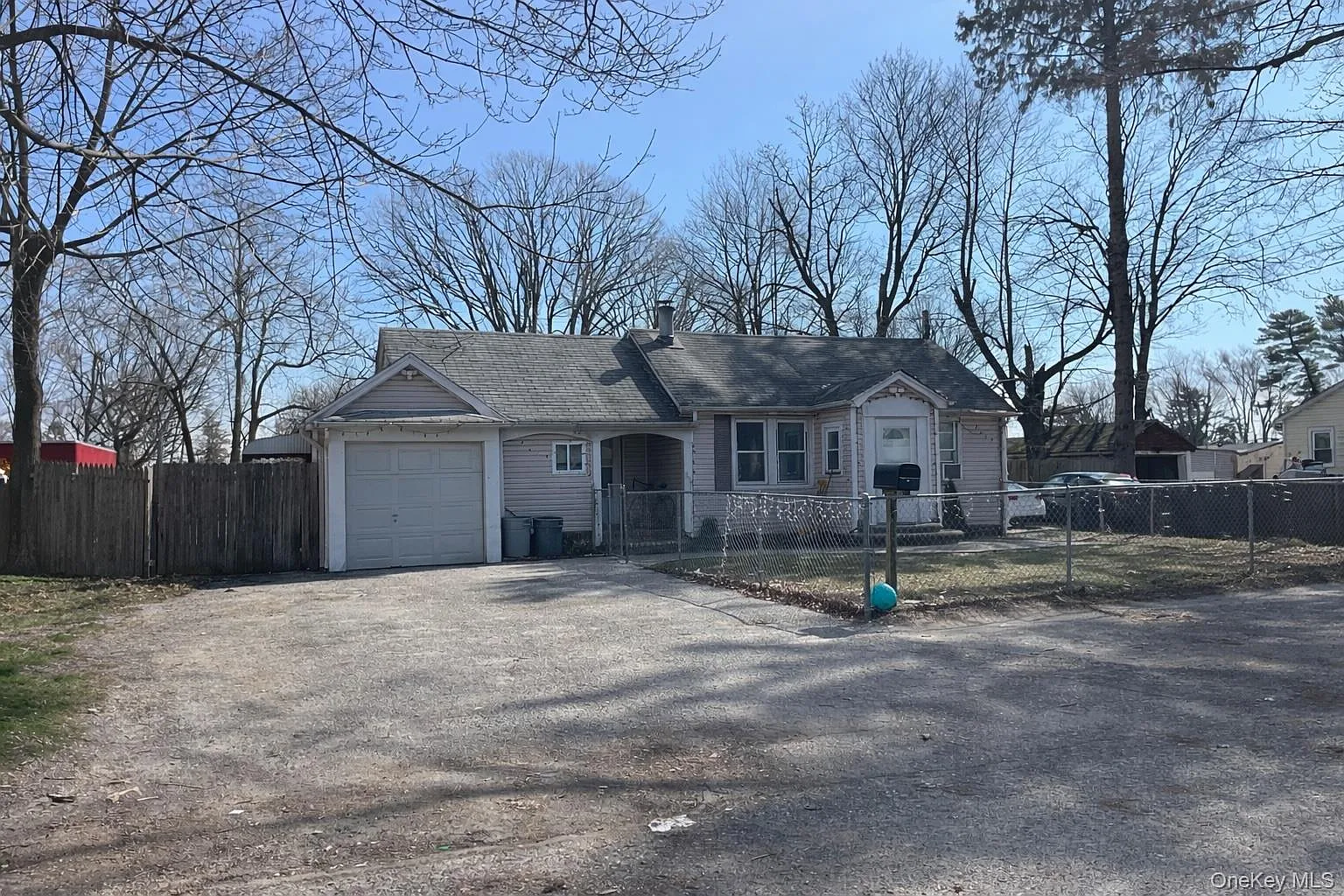 43 Grant Avenue photo 1