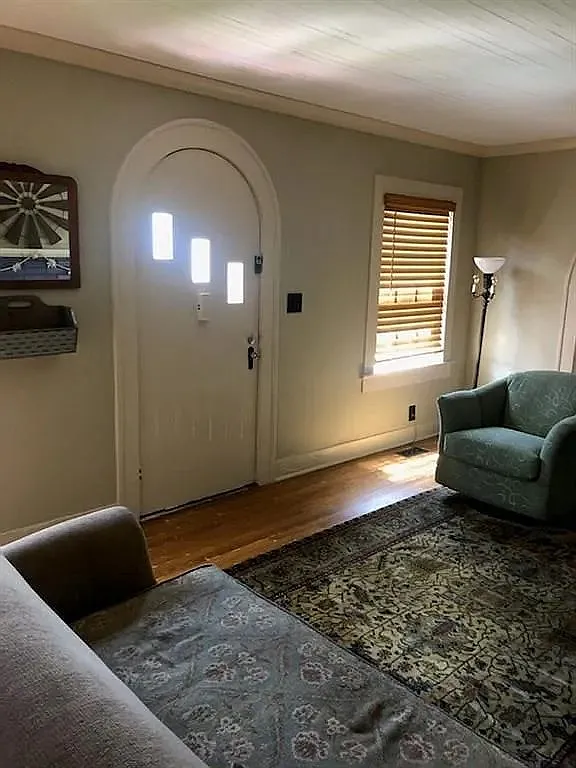 2 bed, 1105 sqft, $1,950 — Photo 2