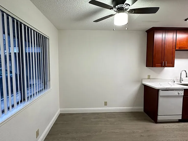 3259 Marshall Way #10 — Photo 6