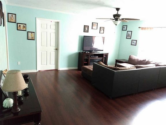 3rd image of 91 Wildwood Dr