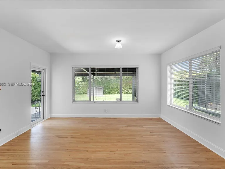 2031 SW 66th Ave — Photo 8
