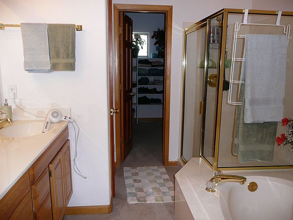 Master bath looking into walking closet
