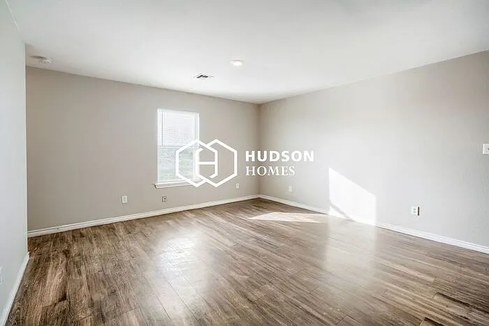 3520 E Colgate St — Photo 4