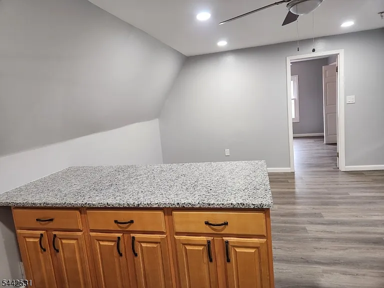 1025 Anna St — Photo 7