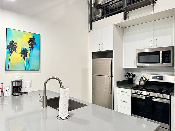 5th image of 401 N Bush St #218
