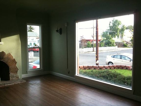 Living Room-Bay Window