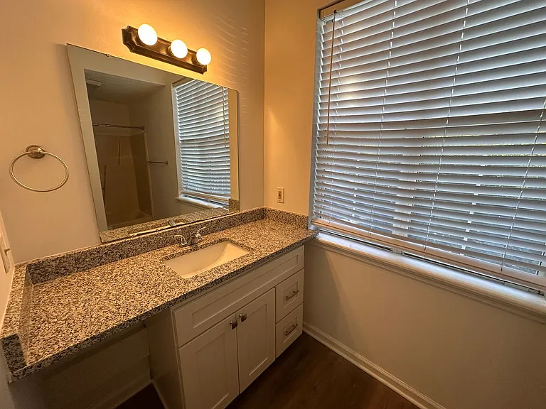 4220 Wilshire Blvd #105-C — Photo 24