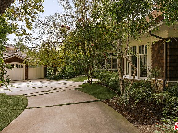 5th image of 2041 Mandeville Canyon Rd