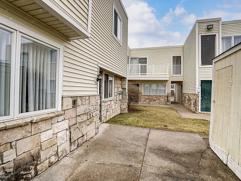 Candlelite Apartments — Photo 59