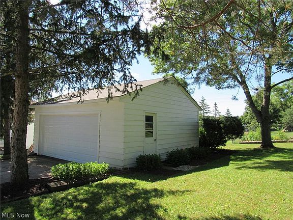 2nd image of 301 Karen Dr