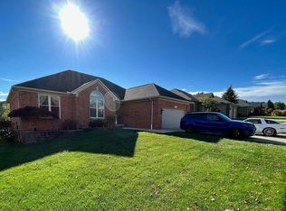 3632 Thornwood Dr, Auburn Hills, MI 48326