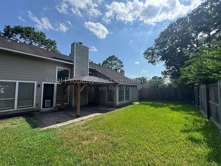 15907 Spring Forest Dr — Photo 22