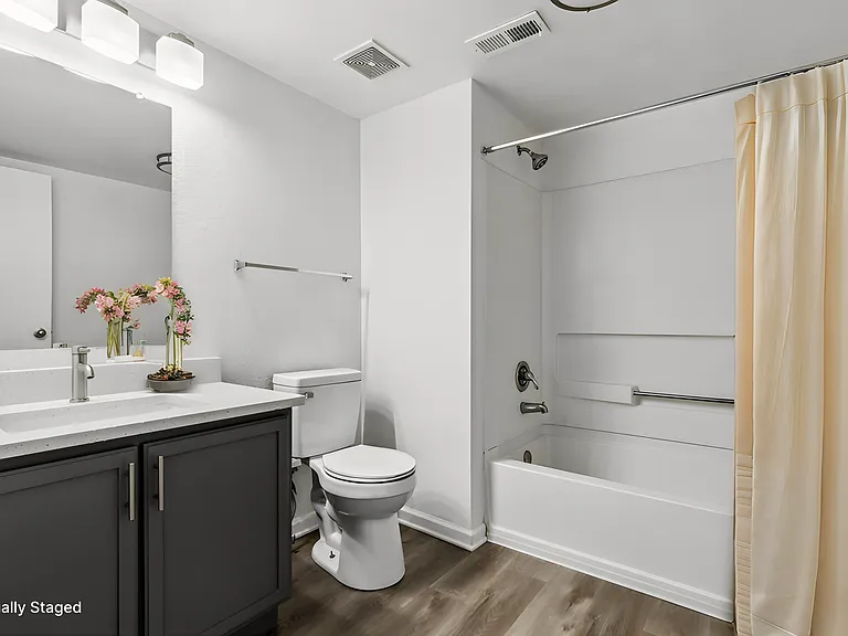 Westgate Apartments — Photo 10