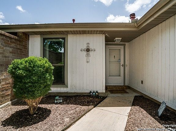 3rd image of 6202 Welles Brook Dr