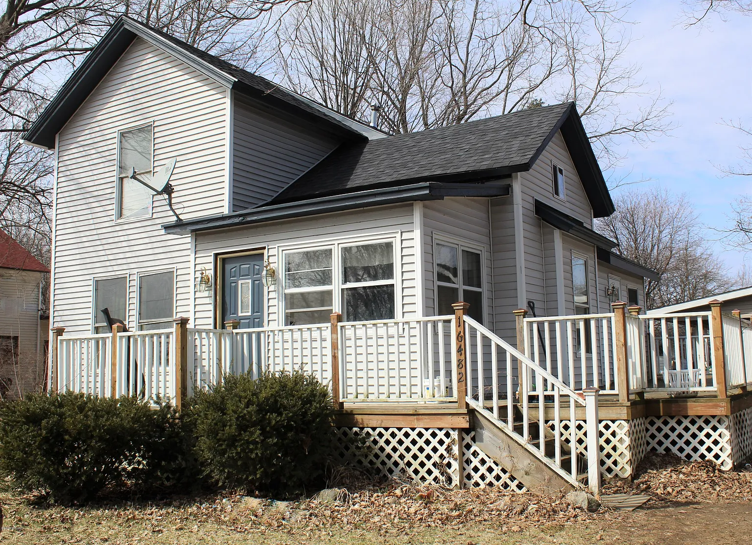 16482 Devereaux Rd photo 1