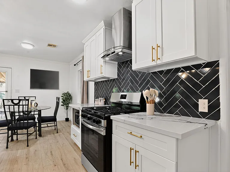 330 Eaton Dr #1 — Photo 21