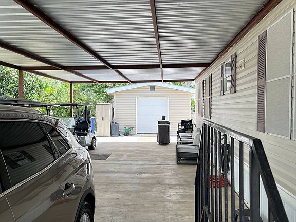4th image of 495 Yolanda St