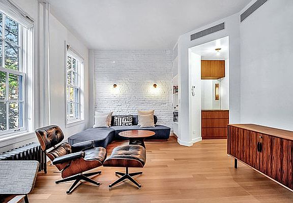 3rd image of 290 W 11th St #1CD