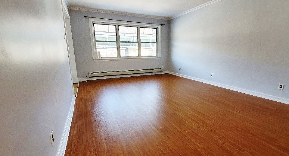 1st image of 25-12 Hoyt Ave S #2C