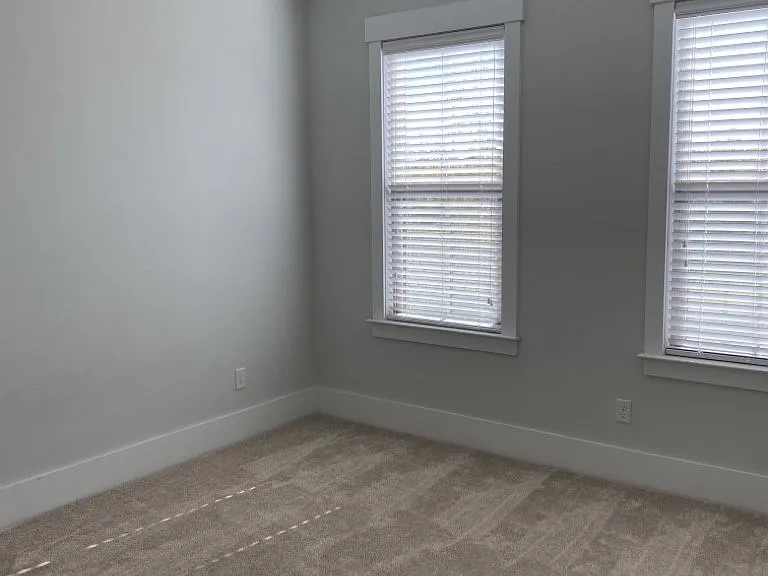 250 Oak Park St — Photo 19