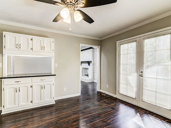 5th image of 410 Marseille Way