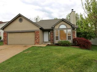 913 Shandra Dr, Ballwin, MO 63021