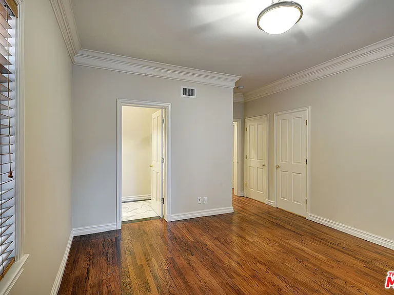 149 S Rodeo Dr — Photo 16