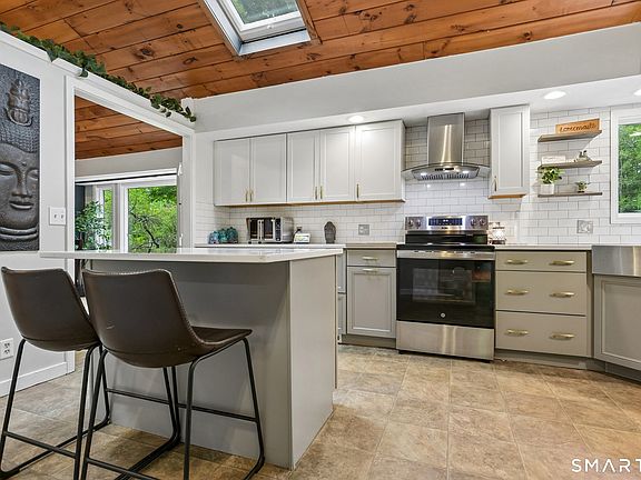 5th image of 520 Lisbon Road