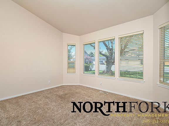 3rd image of 1785 N Trail Creek Way