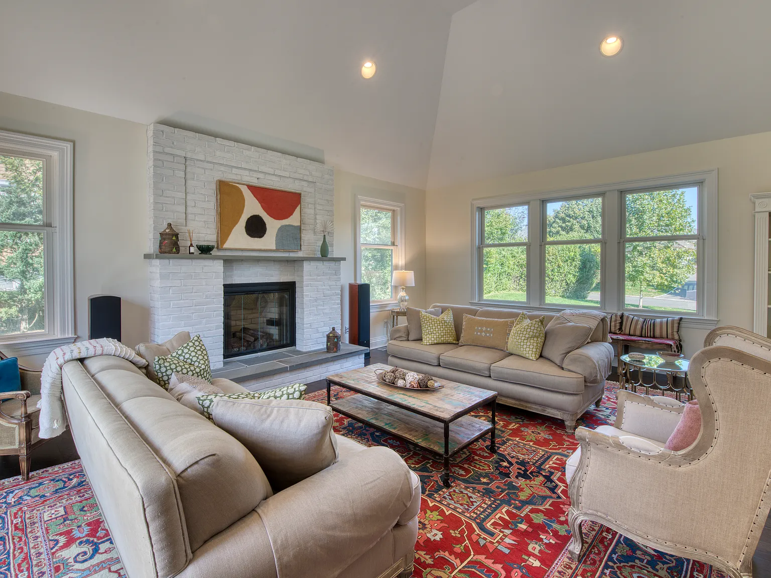 Spacious Orient rental with pool and park-like grounds — Photo 4