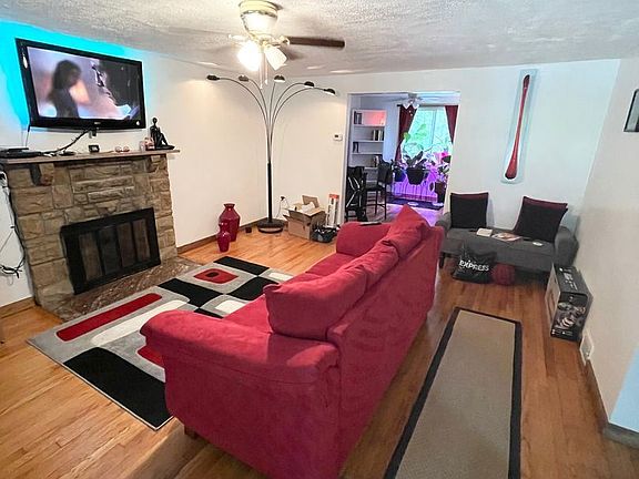 5th image of 244 Maytide St Floor 1
