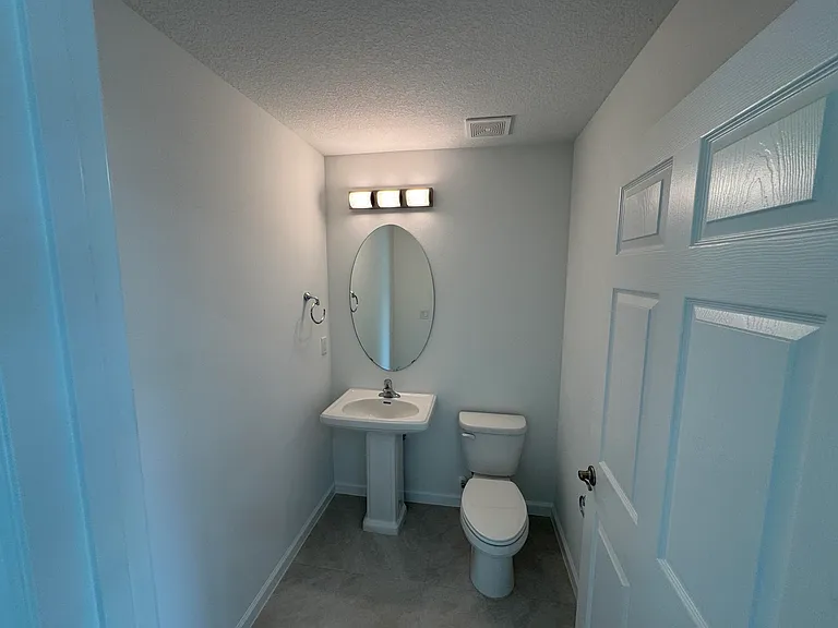532 SW Buswell Ave — Photo 16