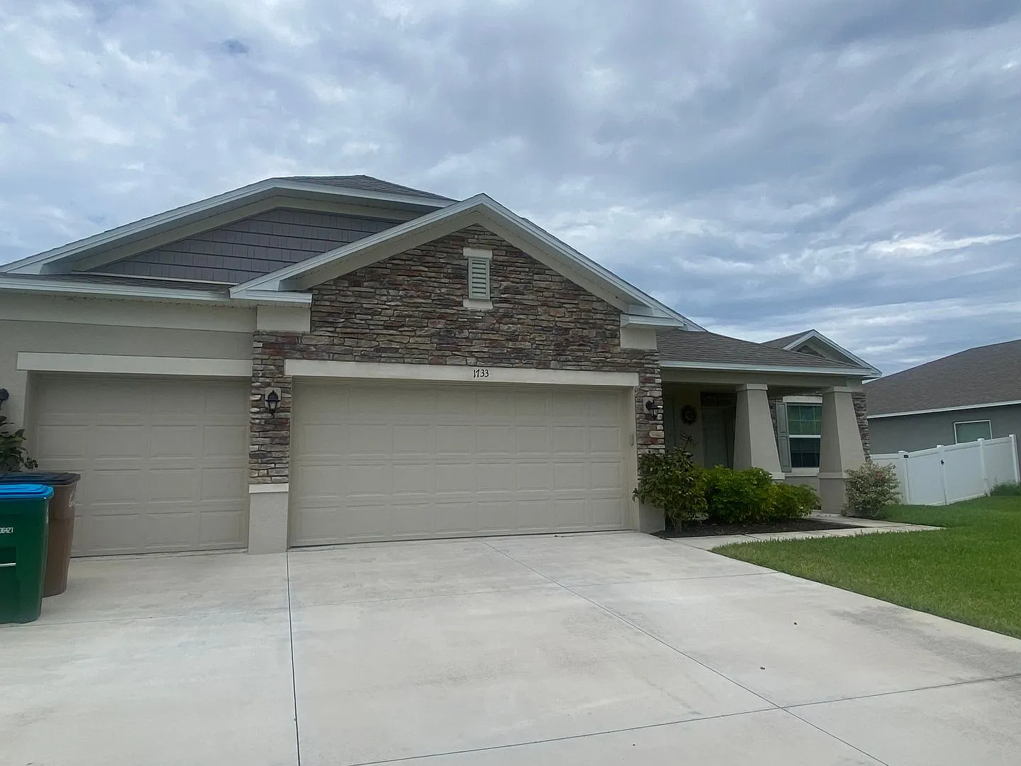 1733 SW 38th Ln — Photo 2