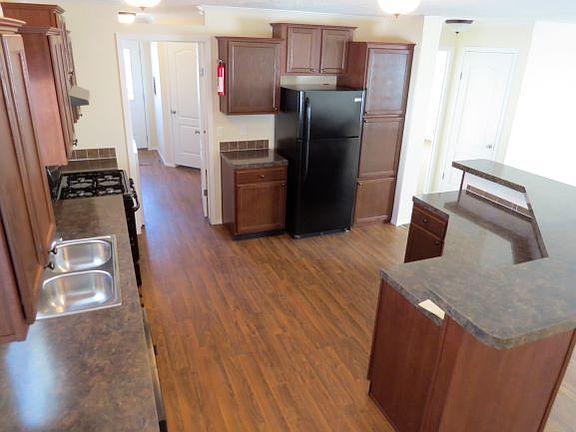 4th image of 23050 Beech Dr