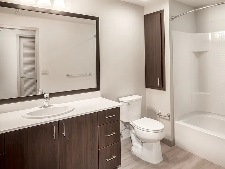 Bath Unfurnished One Bedroom unit 475