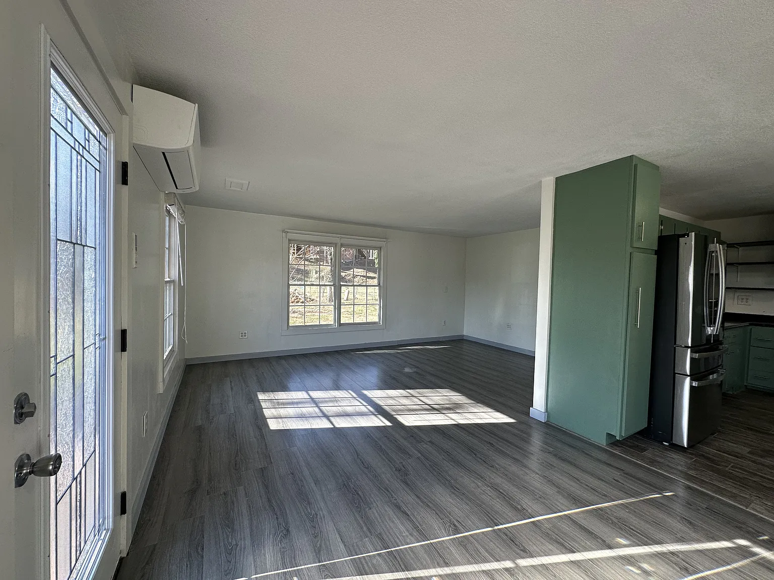 3 bed, 1400 sqft, $2,100 — Photo 3