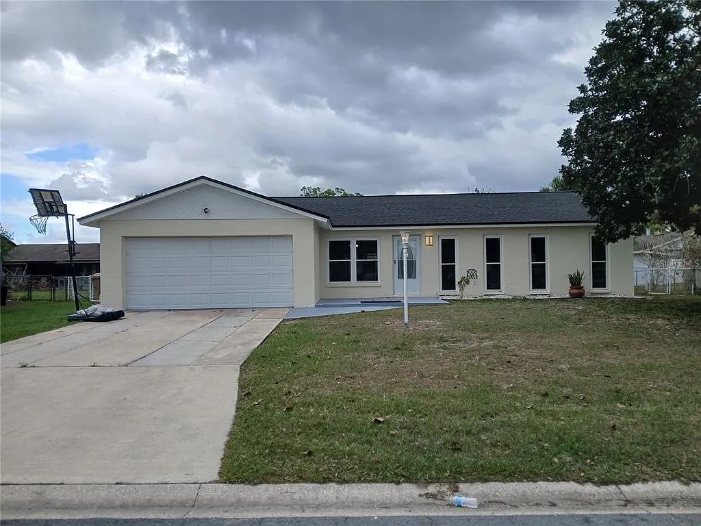 3 bed, 2.0 bath, 1390 sqft, $2,400 — Photo 1