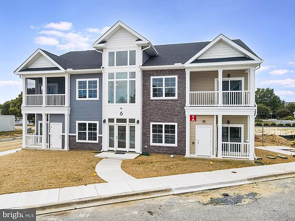 3rd image of 6 Bowers Dr #2