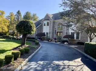 8 Mount Dr, Perrineville, NJ