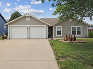 844 SW Country Hill Dr, Grain Valley, MO 64029