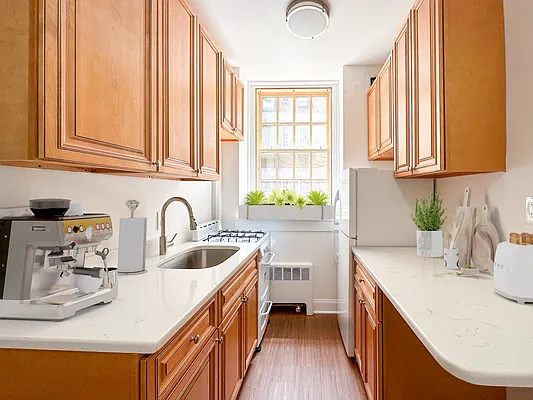 Rented by Oxford Property Group | media 10