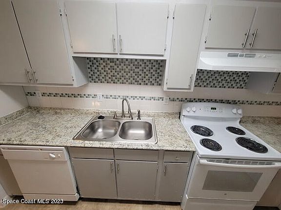 5th image of 3550 Sable Palm Ln #J-1