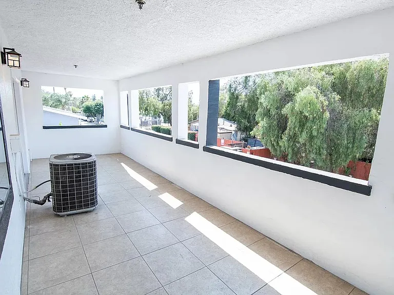 Oasis Apartments — Photo 42