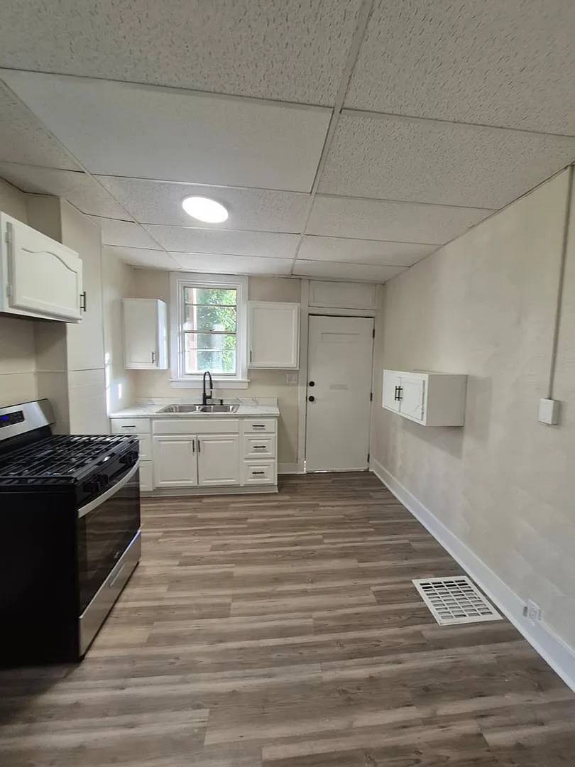 1400 Hill Ave — Photo 2
