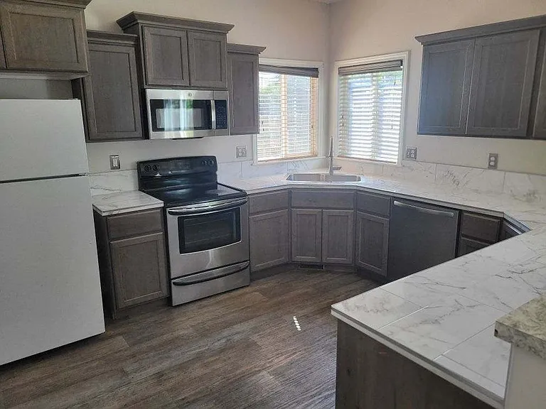10463 Henrys Lake Dr — Photo 4
