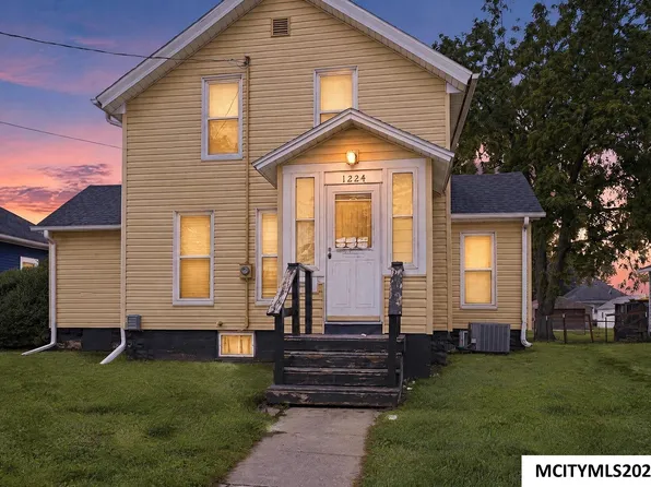 1224 N Madison Ave, Mason City, IA 50401