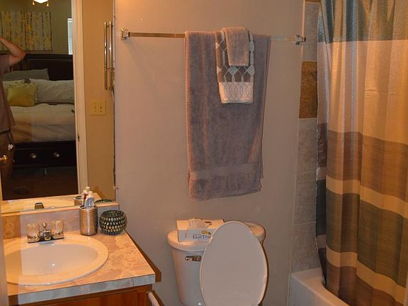 5th image of 132 Sandalwood Cir