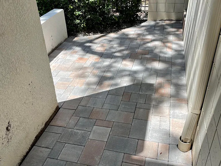 727 Highland St N — Photo 17