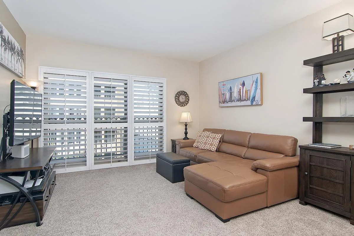 2 bed, 1020 sqft, $5,000 — Photo 3