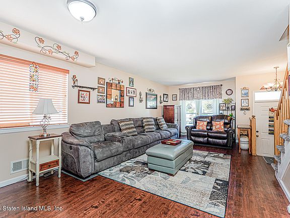4th image of 287 Greaves Ave